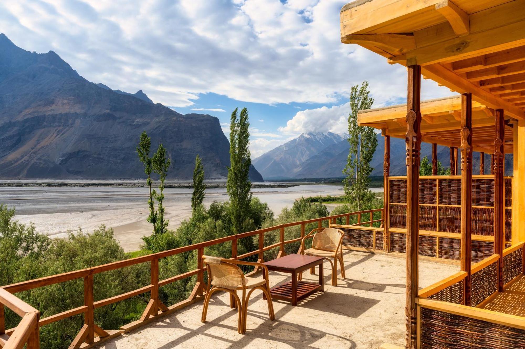 Dera Lamsa Shigar Hotel Exterior photo