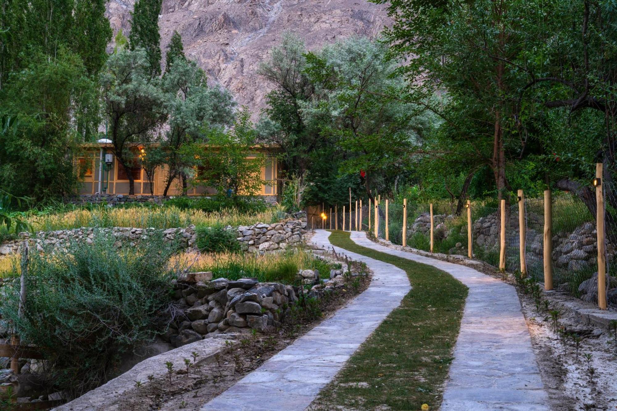 Dera Lamsa Shigar Hotel Exterior photo